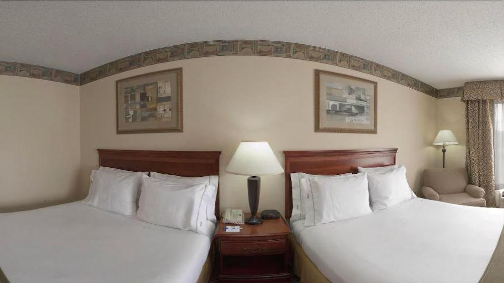 Holiday Inn Express Hotel & Suites Forest By Ihg Bagian luar foto