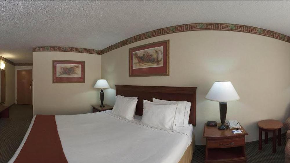 Holiday Inn Express Hotel & Suites Forest By Ihg Bagian luar foto