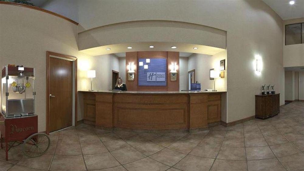 Holiday Inn Express Hotel & Suites Forest By Ihg Bagian luar foto