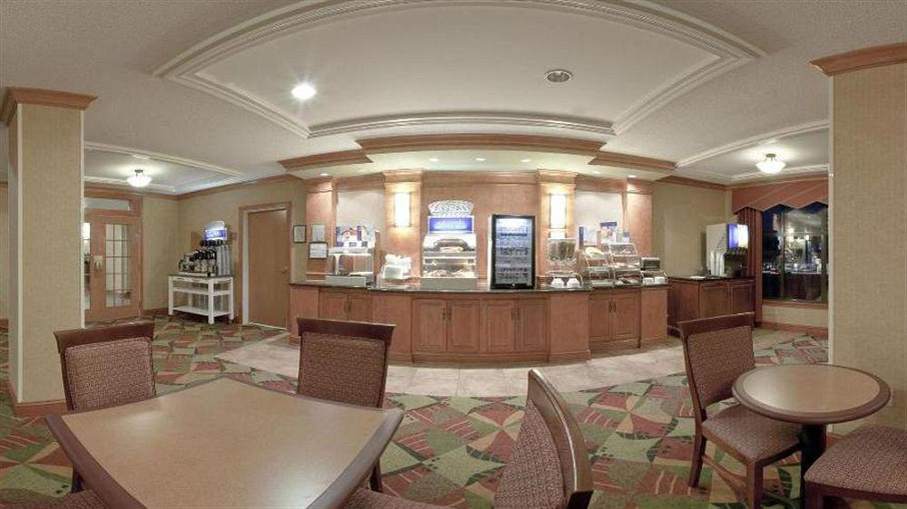 Holiday Inn Express Hotel & Suites Forest By Ihg Bagian luar foto