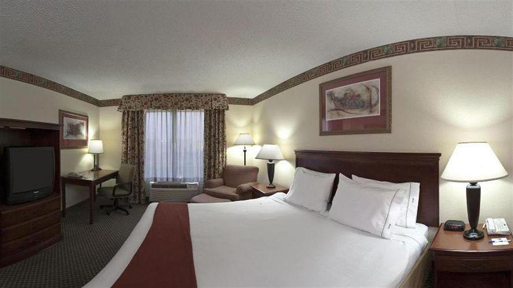 Holiday Inn Express Hotel & Suites Forest By Ihg Bagian luar foto