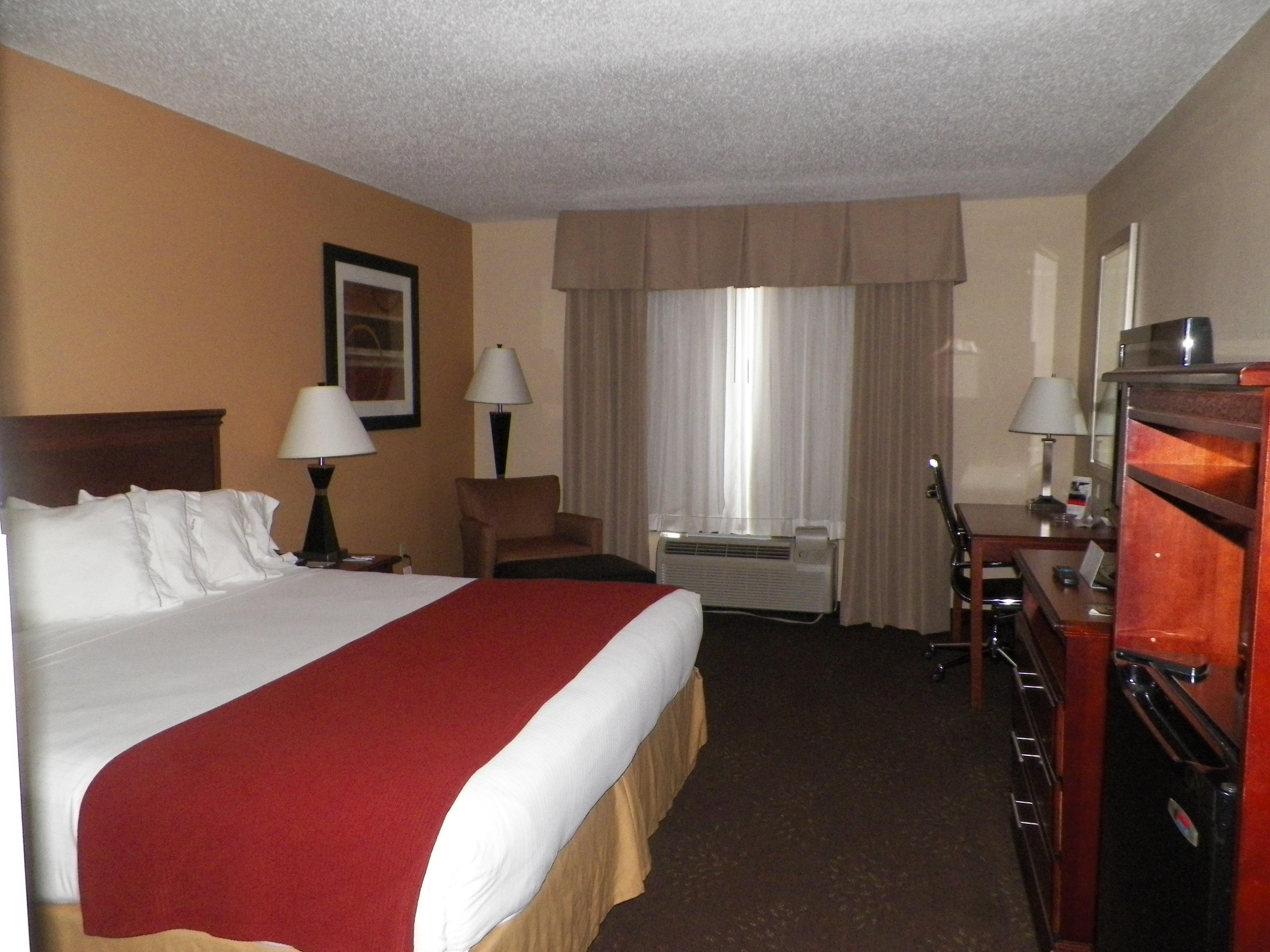 Holiday Inn Express Hotel & Suites Forest By Ihg Bagian luar foto