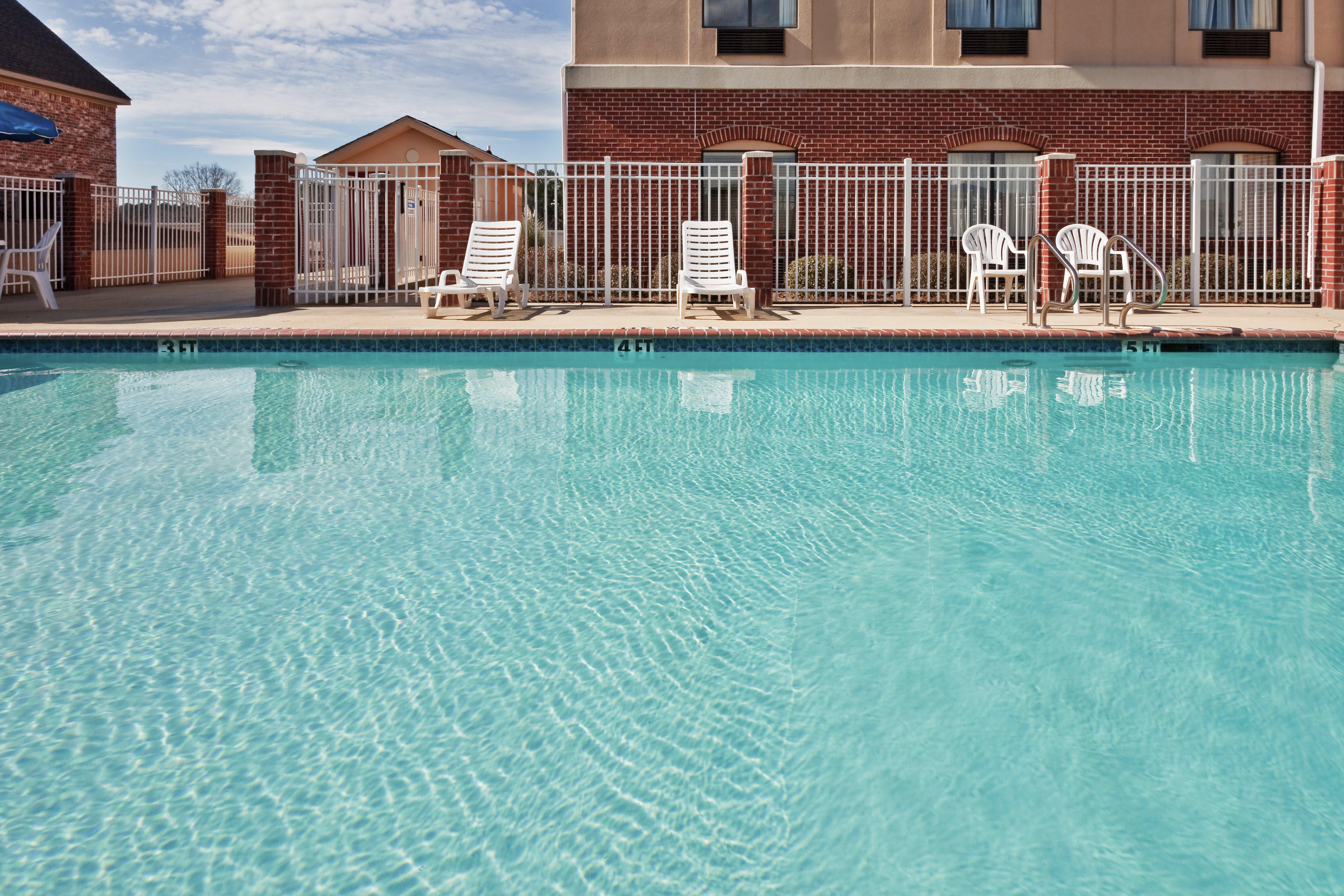 Holiday Inn Express Hotel & Suites Forest By Ihg Bagian luar foto