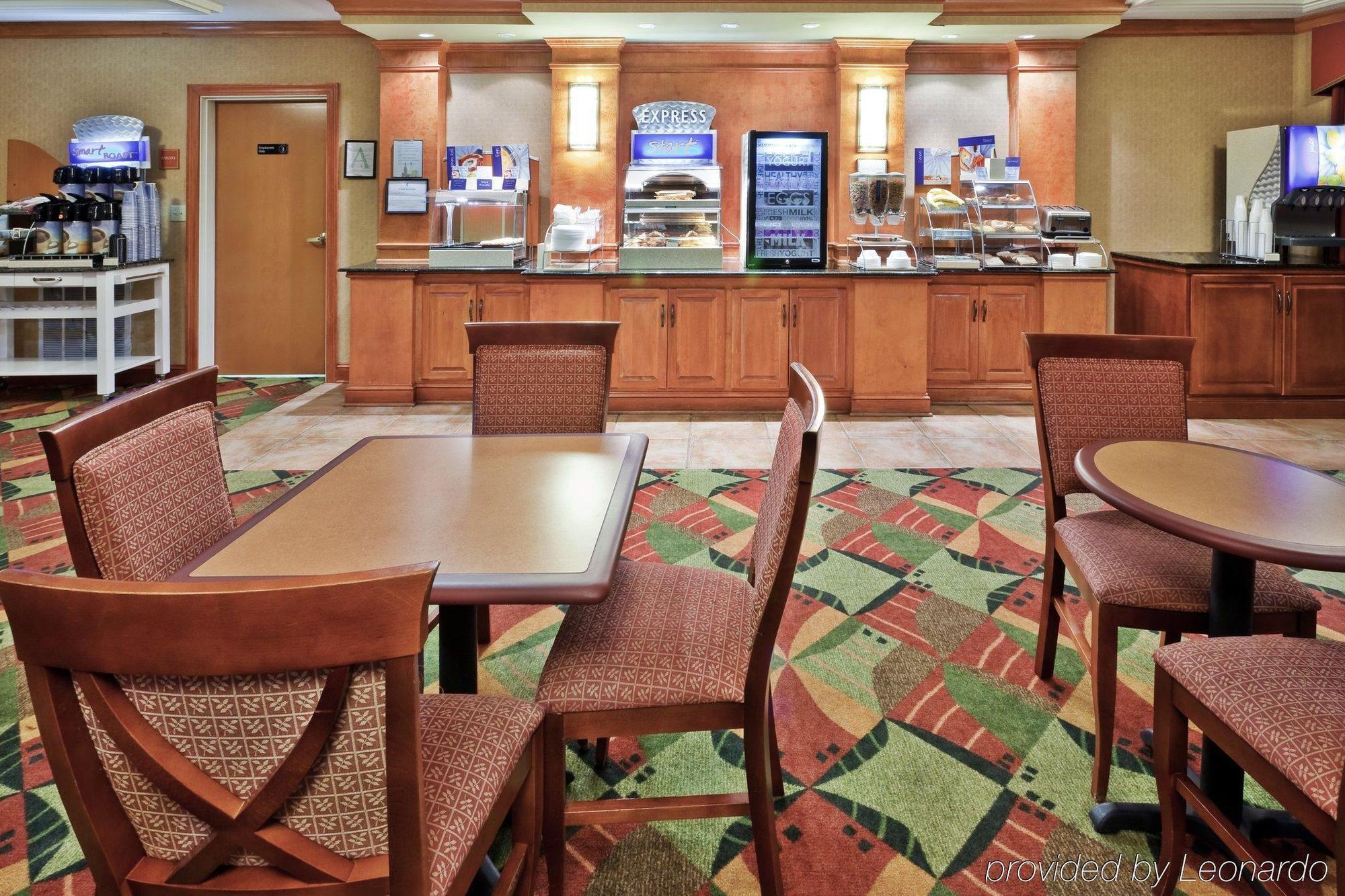 Holiday Inn Express Hotel & Suites Forest By Ihg Bagian luar foto