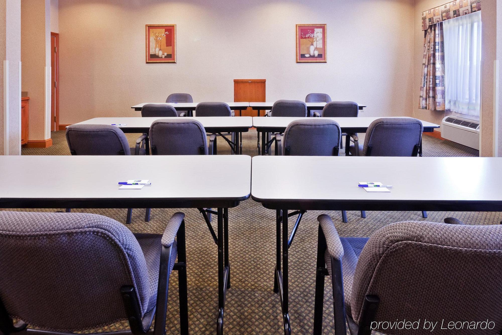 Holiday Inn Express Hotel & Suites Forest By Ihg Bagian luar foto