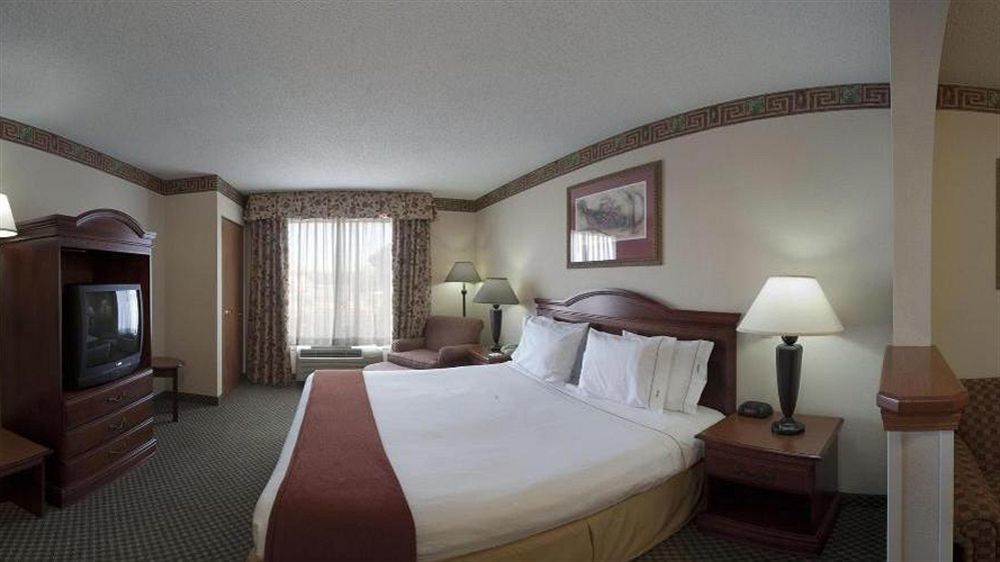 Holiday Inn Express Hotel & Suites Forest By Ihg Bagian luar foto