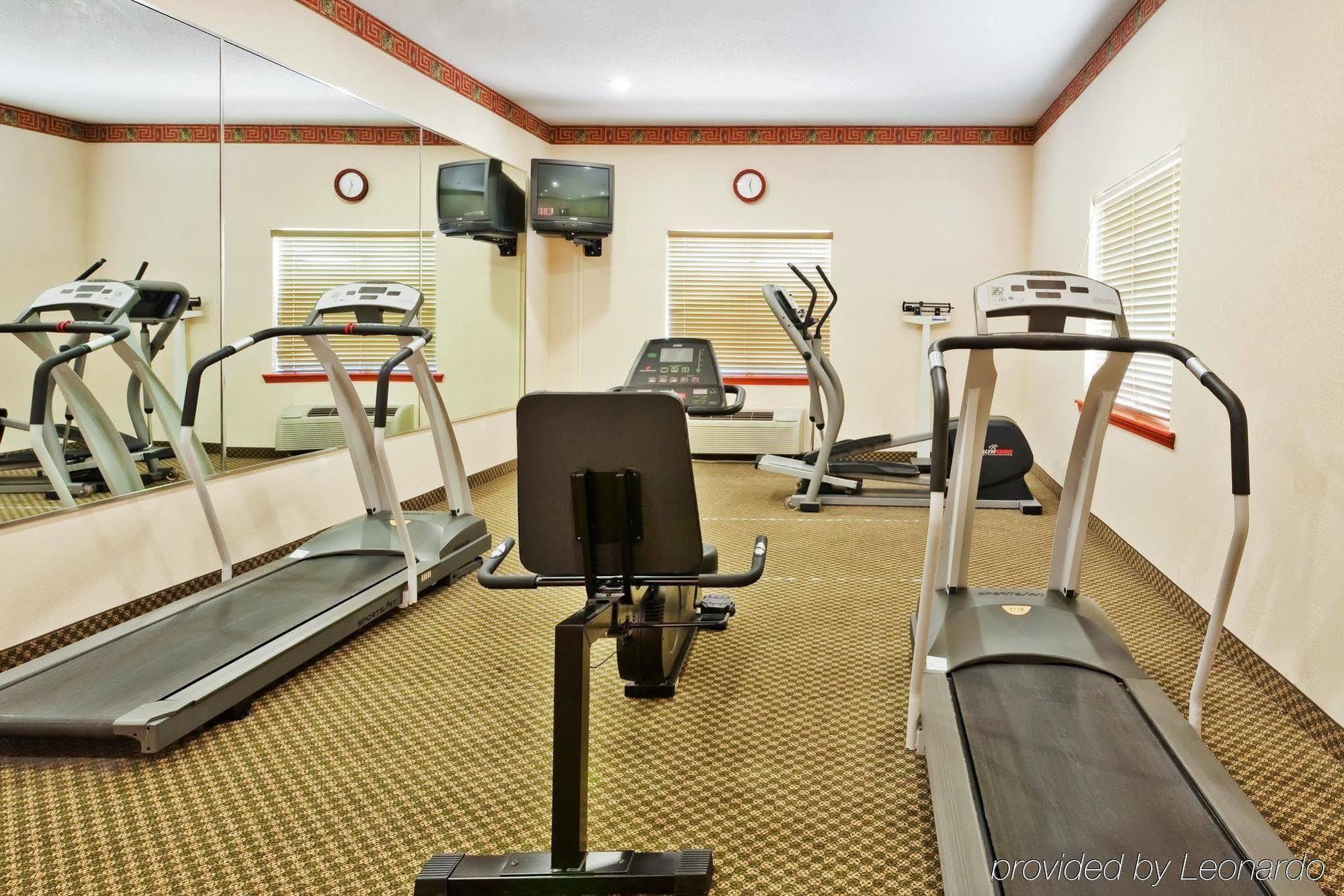 Holiday Inn Express Hotel & Suites Forest By Ihg Bagian luar foto